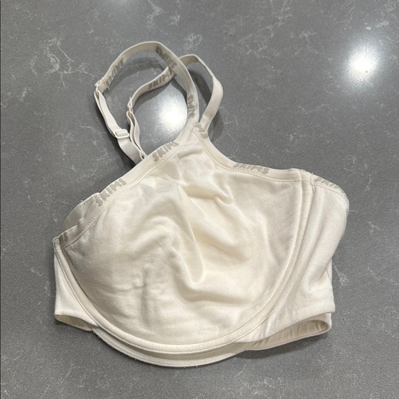 SKIMS Cream Underwire Bra with Adjustable Straps - Picture 4 of 4